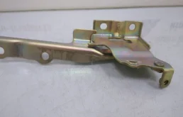 Петля капота правая для Hyundai ix35 на фотографиях