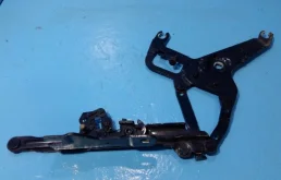 Петля капота левая для BMW X5 на фотографиях