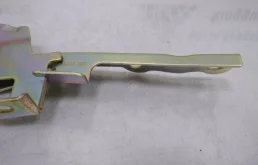 Петля капота правая для Hyundai ix35 на фотографиях