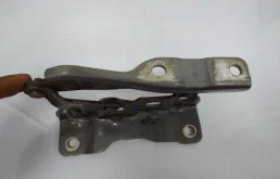 Петля капота правая для Hyundai Tucson 2020 года на фотографиях