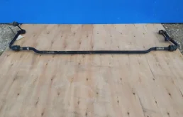 Стабилизатор поперечной устойчивости задний для Nissan X-Trail 2000 года на фотографиях