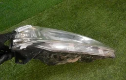 Фара ксенон левая для Renault Logan 2008 года на фотографиях