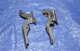 Петля капота левая для Toyota Avensis на фотографиях