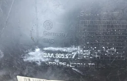 Подкрылок передний левый для Volkswagen Passat 2018 года на фотографиях