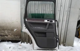 Дверь задняя левая для Volkswagen Touareg 2004 года на фотографиях