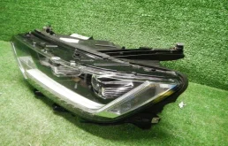 Фары для Volkswagen Passat 2020 года на фотографиях