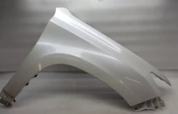 Крыло правое для Toyota Land Cruiser 2004 года на фотографиях