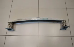 Усилитель заднего бампера для Skoda Octavia 2014 года на фотографиях