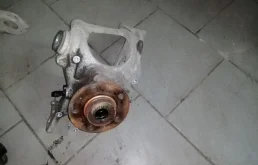 Цапфа задняя левая для Audi A6 на фотографиях