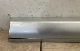 Молдинг двери передний правый для Volkswagen Touareg 2006 года на фотографиях