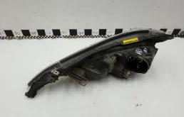 Фара ксенон левая для Toyota RAV4 2014 года на фотографиях