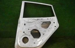 Накладка на дверь задняя правая для Hyundai Solaris 2010 года на фотографиях