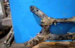 Задняя балка для Nissan Murano 2015 года на фотографиях