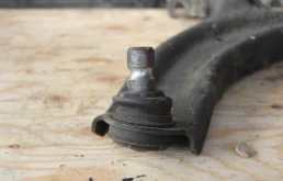 Рычаг передний левый нижний для Nissan X-Trail 2009 года на фотографиях