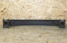 Усилитель заднего бампера для Skoda Octavia 2014 года на фотографиях