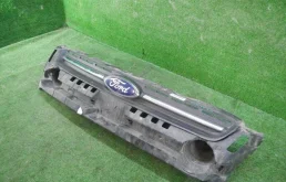 Решетка радиатора для Ford Kuga 2014 года на фотографиях