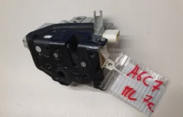 Уплотнитель передней правой двери для Audi A4 2011 года на фотографиях