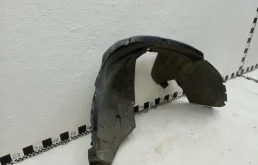 Подкрылок передний правый для Renault Duster 2010 года на фотографиях