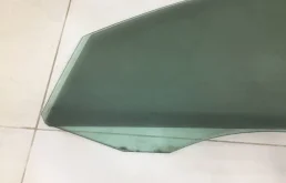 Стекло двери переднее левое для Volkswagen Passat 2005 года на фотографиях