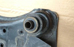 Балка передняя поперечная для Nissan X-Trail 2008 года на фотографиях