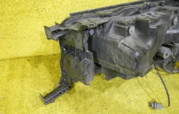 Фара правая для Toyota Land Cruiser 2021 года на фотографиях