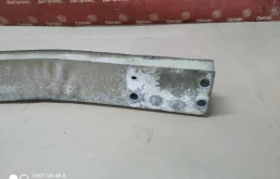 Усилитель заднего бампера для Toyota RAV4 2009 года на фотографиях