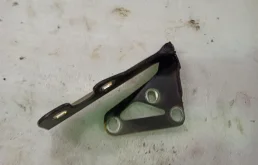 Петля капота левая для Opel Astra 2013 года на фотографиях