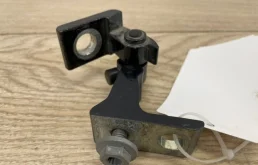 Стекло двери заднее правое для Volkswagen Touareg 2015 года на фотографиях