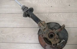 Кулак поворотный правый для Volkswagen Tiguan 2007 года на фотографиях