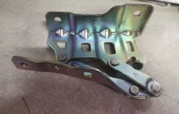 Петля капота левая для Kia Sportage на фотографиях