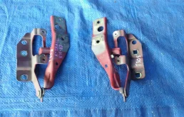 Петля капота левая для Nissan X-Trail 2005 года на фотографиях