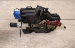 Замок двери задней правой для Volkswagen Touareg 2008 года на фотографиях