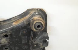 Подрамник двигателя для Nissan Qashqai 2023 года на фотографиях