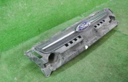 Решетка радиатора для Ford Kuga 2014 года на фотографиях