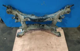 Задняя балка для Nissan Murano 2003 года на фотографиях