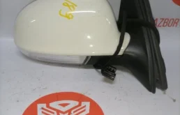 Стекла и зеркала для Volkswagen Jetta 2005 года на фотографиях