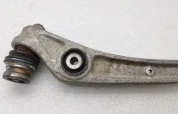 Качающийся рычаг левый для Audi A4 2014 года на фотографиях