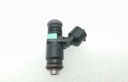 Форсунка топливная для Skoda Octavia 2015 года на фотографиях