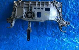 Подрамник двигателя для Volkswagen Tiguan 2015 года на фотографиях