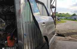 Накладка на дверь задняя правая для Volkswagen Tiguan 2009 года на фотографиях