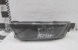 Противотуманка (ПТФ) передняя левая для Skoda Octavia 2014 года на фотографиях