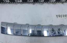 Накладка заднего бампера правая для Volkswagen Touareg 2011 года на фотографиях