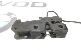 Замок капота для Skoda Octavia 2006 года на фотографиях