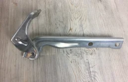 Крепление петли капота для Volkswagen Tiguan на фотографиях