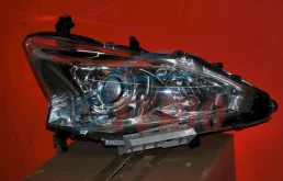 Фары для Nissan Teana 2010 года на фотографиях