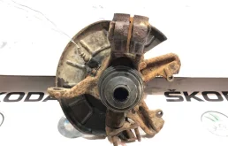 Кулак поворотный левый для Skoda Octavia 2006 года на фотографиях