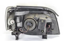 Фара левая для Nissan X-Trail 2005 года на фотографиях