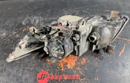 Фара правая для Infiniti FX 2004 года на фотографиях