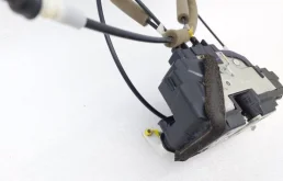 Замок передней левой двери для Nissan X-Trail 2018 года на фотографиях