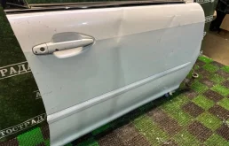 Дверь передняя правая для Lexus RX 2008 года на фотографиях